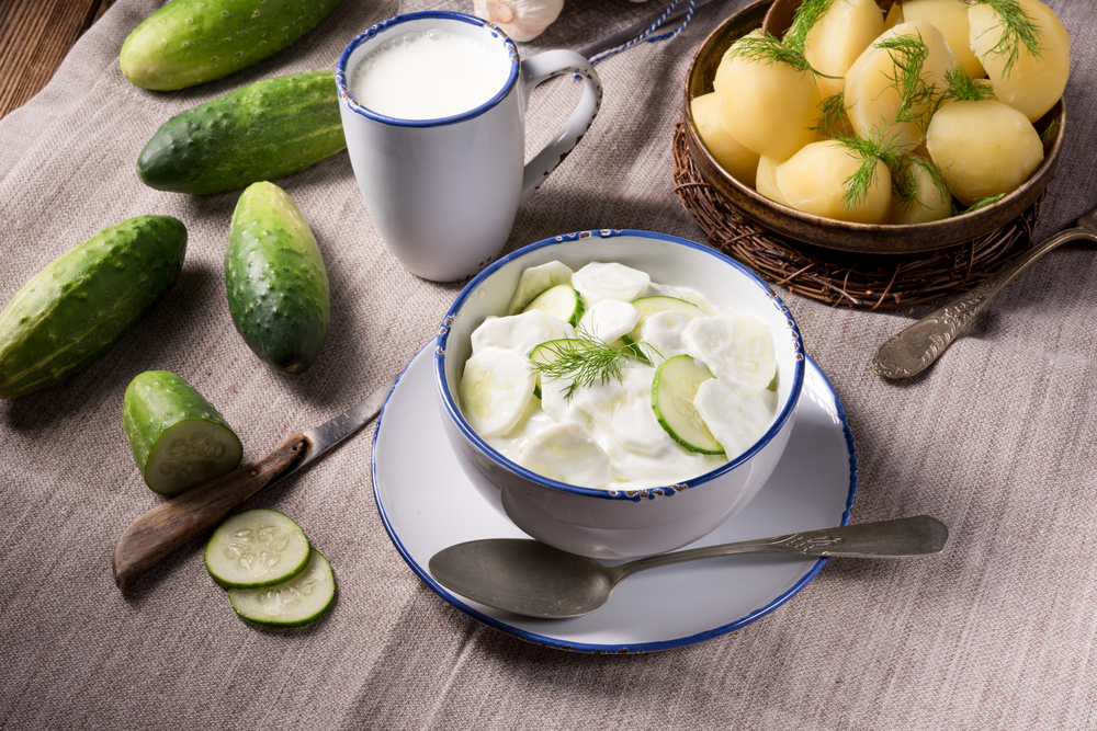Mizeria: Salat aus Gurken mit Sahne und Dil