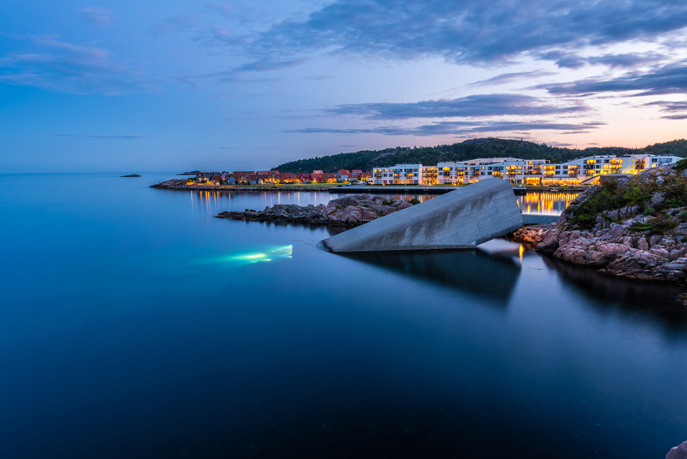 Under Lindesnes